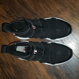 Women champion sneaker